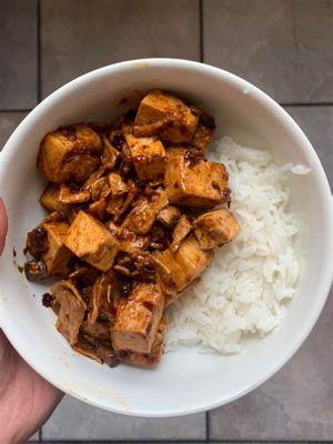   Mapo Tofu - En Smakfull Fusion av Kryddigt Hett och Sammetslent Mjukt!