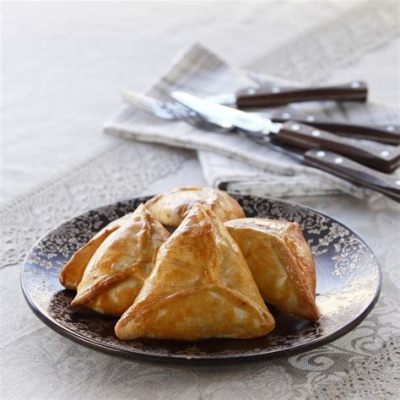   Spicy Luoyang Water Pastry! Enticing Dough Pockets Overflowing with Fragrant Chili Oil and Savory Delights!