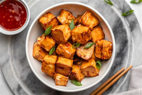  Stinky Tofu Kryddade med Sötchili & En Smaskig Umami-Boost: Vad Gömmer Sig Under Denna Oväntade Doft?