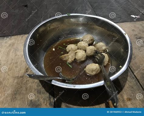  Longyan Steamed Meatballs med Sötlig Soja och Kryddiga Noter: En Upptäcktsresa för Dina Sinnen!