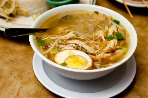   Soto Ayam! En Krämig Kycklingbuljong med Zingy Citrussmak 