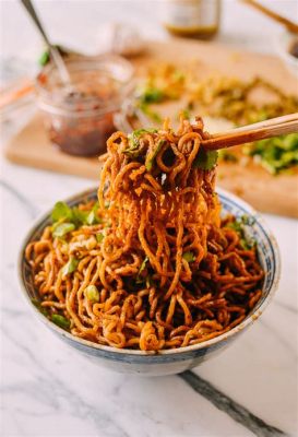  Wuhan Hot Dry Noodles – En Klassisk Kinesisk Smakbomb Med Spicy Kick Och Slät, Seducerande Textur